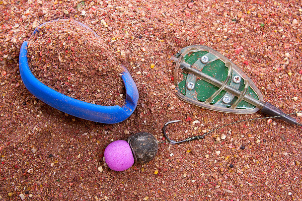 Trockenfutter für den Karpfenfang als Hintergrund. gebrauchsfertige Karpfenköder - Foto, Bild