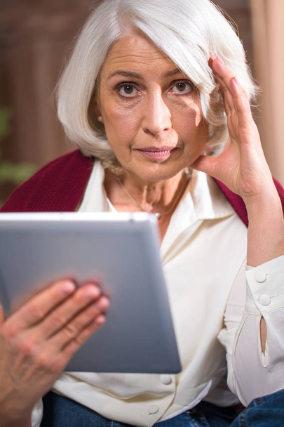 Woman using digital tablet - Фото, изображение