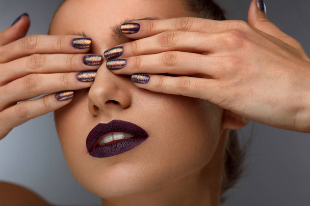 Close Up Fashion Woman With Professional Makeup And Nails - Foto, imagen