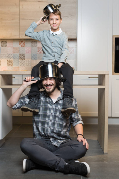 father and kid having great time in kitchen - Фото, изображение