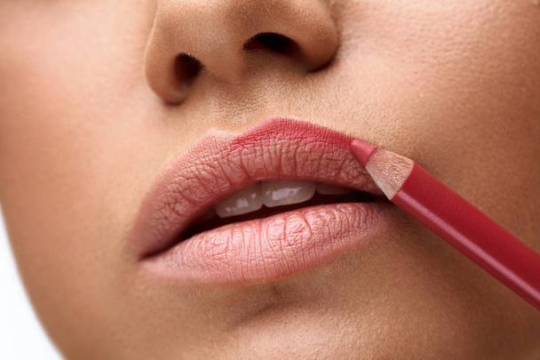 Makeup Lips. Beautiful Woman Lips With Lip Pen, Liner, Pencil - 写真・画像