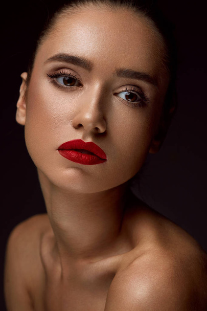 Woman With Beauty Face And Beautiful Makeup. Cosmetics Concept - Fotoğraf, Görsel