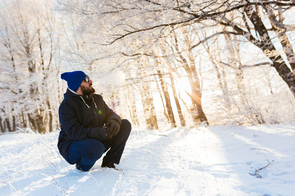 adventure man in winter - Foto, Imagen