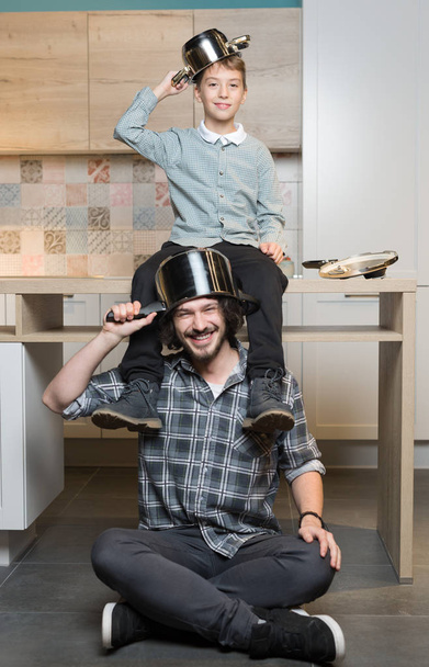 father and kid having great time in kitchen - 写真・画像