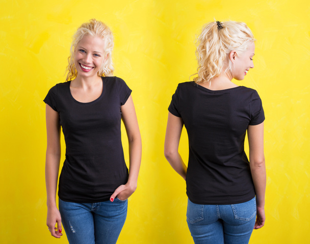 Žena v černém kolem krku tričko na žlutém podkladu  - Fotografie, Obrázek