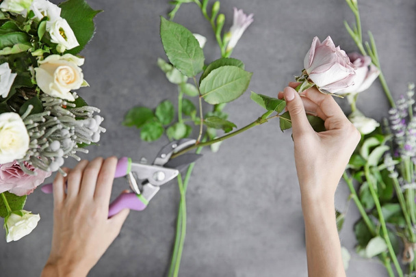 florist making beautiful bouquet - Fotó, kép