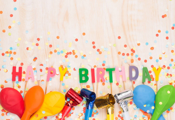 Красочный фон для вечеринок с конфетти и воздушными шарами
 - Фото, изображение