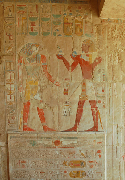 Antiguo relieve pintado egipcio
 - Foto, imagen