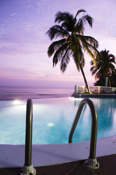 luxo infinito piscina caribe por do sol
 - Foto, Imagem