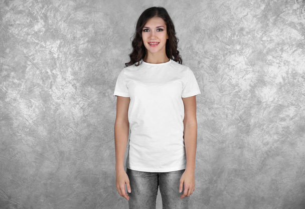 woman in blank white t-shirt - Fotografie, Obrázek