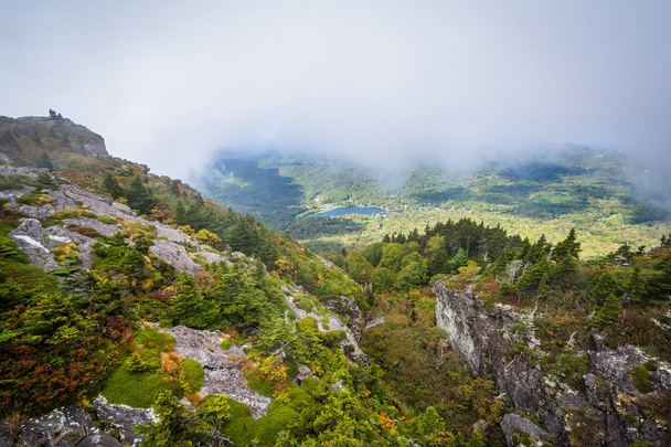 View of the rugged landscape of Grandfather Mountain, near Linvi - Foto, immagini