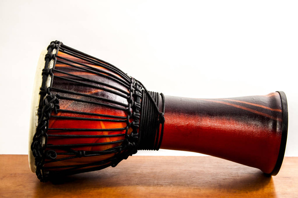 Tambour rouge africain
 - Photo, image