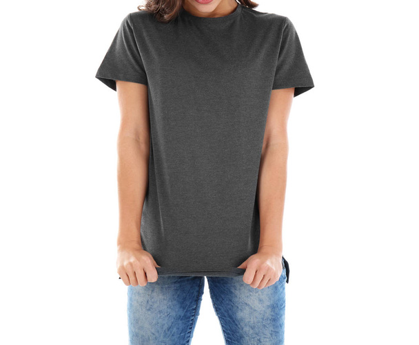 Nainen tyhjässä t-paidassa
 - Valokuva, kuva