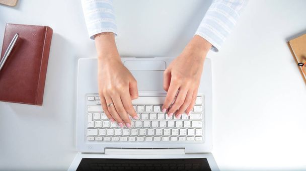business woman working on computer at office - Φωτογραφία, εικόνα