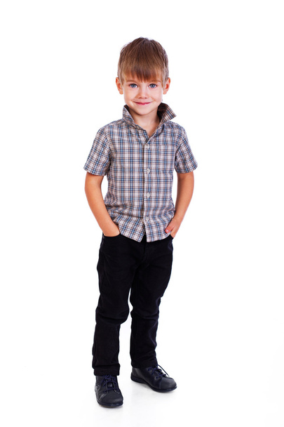 Portret van kleine jongen die zich voordeed op witte achtergrond - Foto, afbeelding