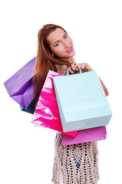 portrét krásná dívka pózuje na bílém pozadí s shopp - Fotografie, Obrázek