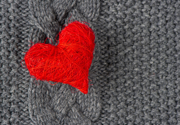 red heart of knitted wool background - Φωτογραφία, εικόνα