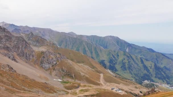 picos de montanha de Almaty
 - Filmagem, Vídeo