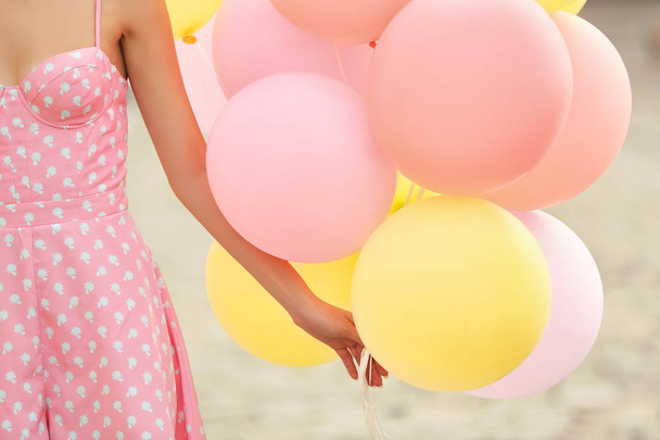 Woman hand holding air balloons  - Fotoğraf, Görsel