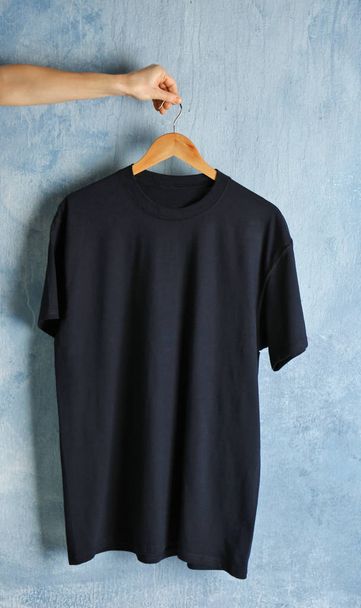 Blank black t-shirt - Фото, зображення