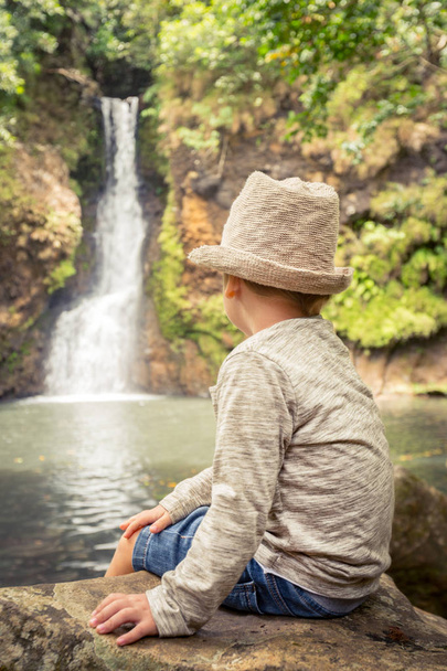 Child looking Chamouze waterfall. Mauritius - Фото, зображення
