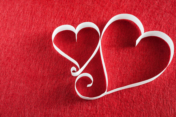 Dia dos namorados fundo, corações de papel artesanal em feltro vermelho
 - Foto, Imagem