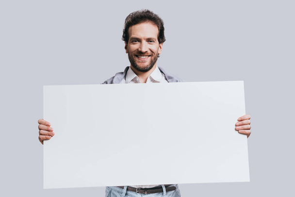 Man in casual clothes holding flipchart - 写真・画像