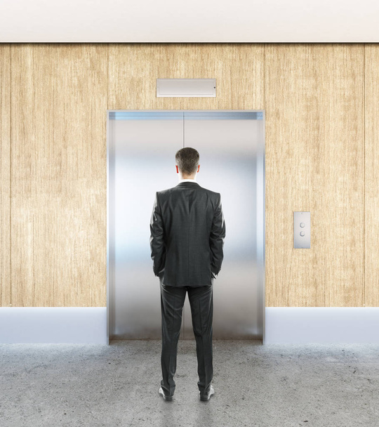 Man in interior with elevator - Фото, зображення