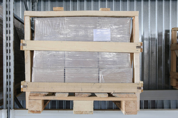 pallet with boxes in the storage rack - Фото, зображення