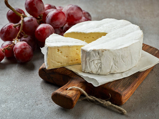 Fromage camembert frais
 - Photo, image