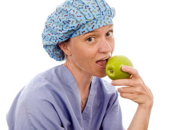 sairaanhoitaja lääketieteellinen henkilö syö mummo seppä omena
 - Valokuva, kuva