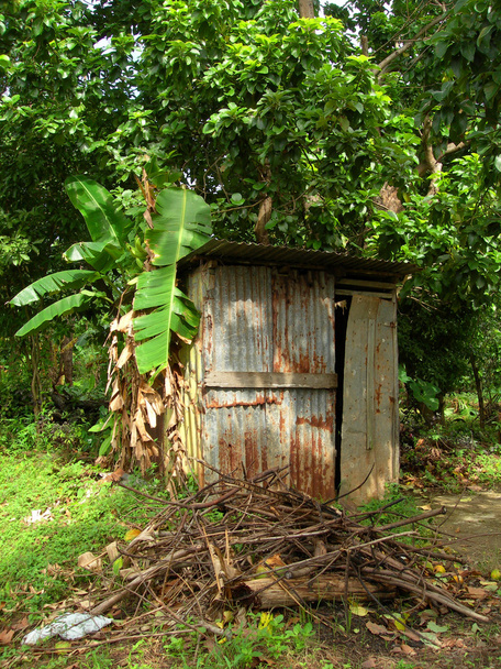 gabinetto esterno bagno zinco casa nicaragua
 - Foto, immagini