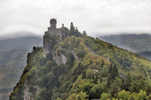 Башня Сеста, одна из трёх крепостей Сан-Марино
. - Фото, изображение