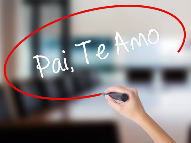 Woman Hand Writing Pai, Te Amo (En portugués - Te quiero, Papá) w
 - Foto, imagen