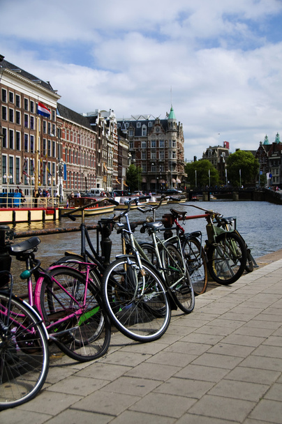bicycles on the canal amsterdam holland - Foto, Imagem