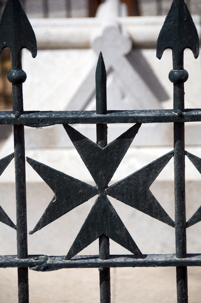 Maltézský kříž tepané železo plot - Fotografie, Obrázek