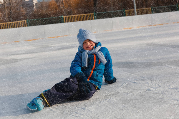 cute little boy learning to skate in winter - Фото, изображение