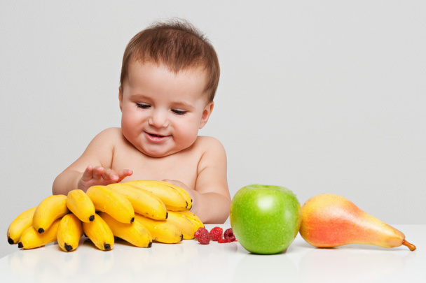 Happy baby with fruits - Zdjęcie, obraz