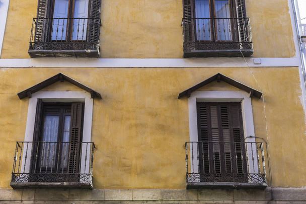 Windows, будинки старий і типовий іспанський місто Куенка, Вт - Фото, зображення