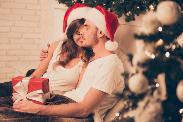 Portrait of cute couple in love sitting in bed on xmas morning - Foto, Imagem