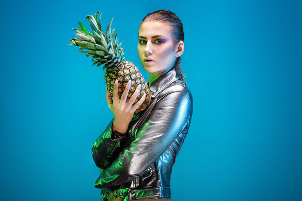 Young girl with pineapple fruit. - Foto, Bild