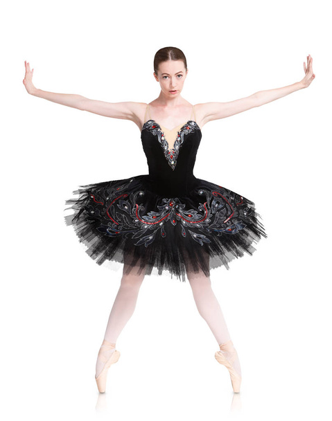 Kaunis balleriini seisoo releve baletti asennossa
 - Valokuva, kuva