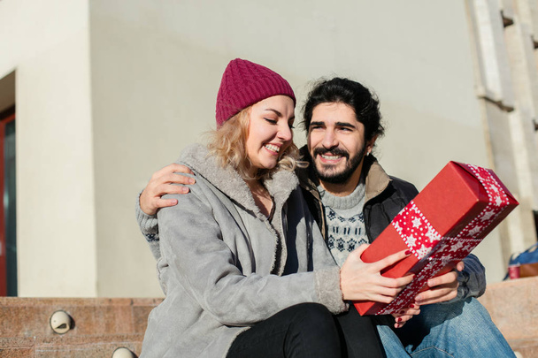 cheerful couple exchanging gifts - Foto, Bild