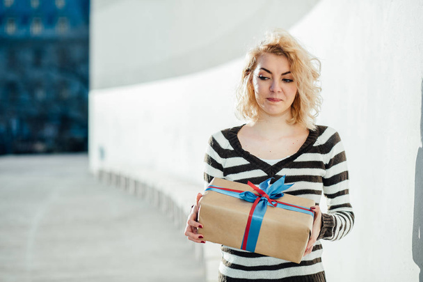 Young woman with a gift, concept - Fotografie, Obrázek