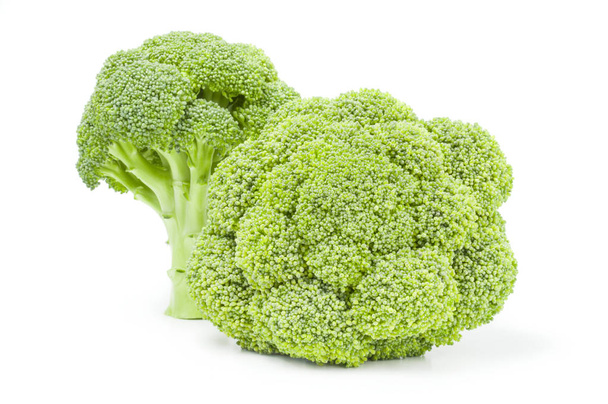 Repollo de brócoli sobre fondo blanco. Ruta de recorte
 - Foto, imagen