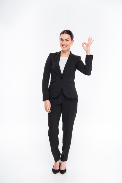 mujer de negocios mostrando signo ok  - Foto, Imagen