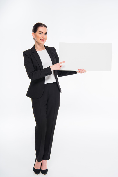 Businesswoman holding blank card - Фото, зображення