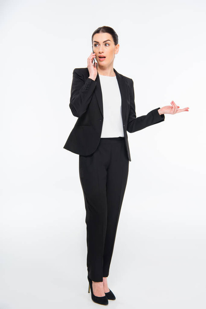 Businesswoman talking on smartphone - Valokuva, kuva