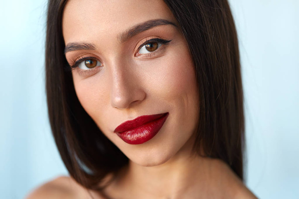 Woman With Beauty Face And Beautiful Makeup And Sexy Red Lips - Zdjęcie, obraz