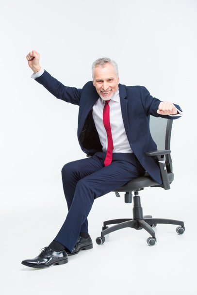 hombre de negocios en silla de oficina - Foto, Imagen